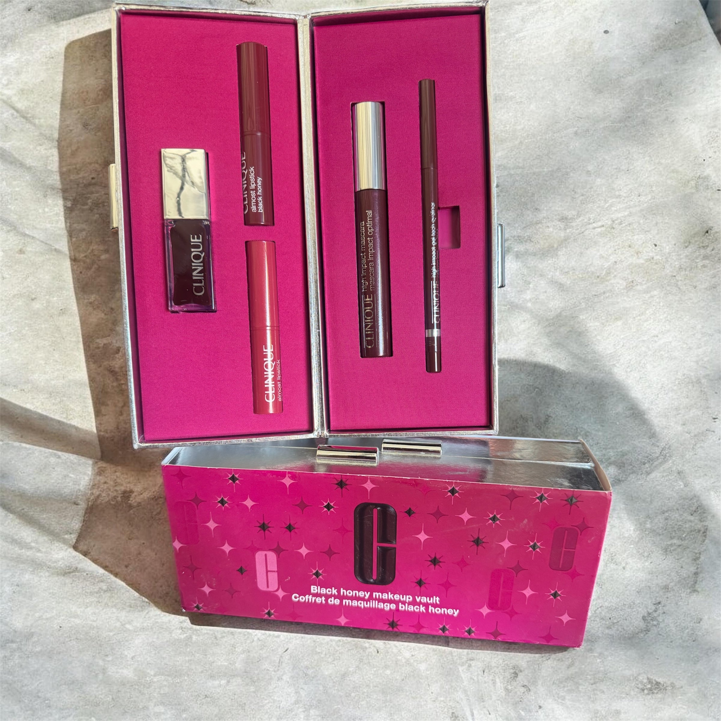 CLINIQUE MAKEUP VAULT